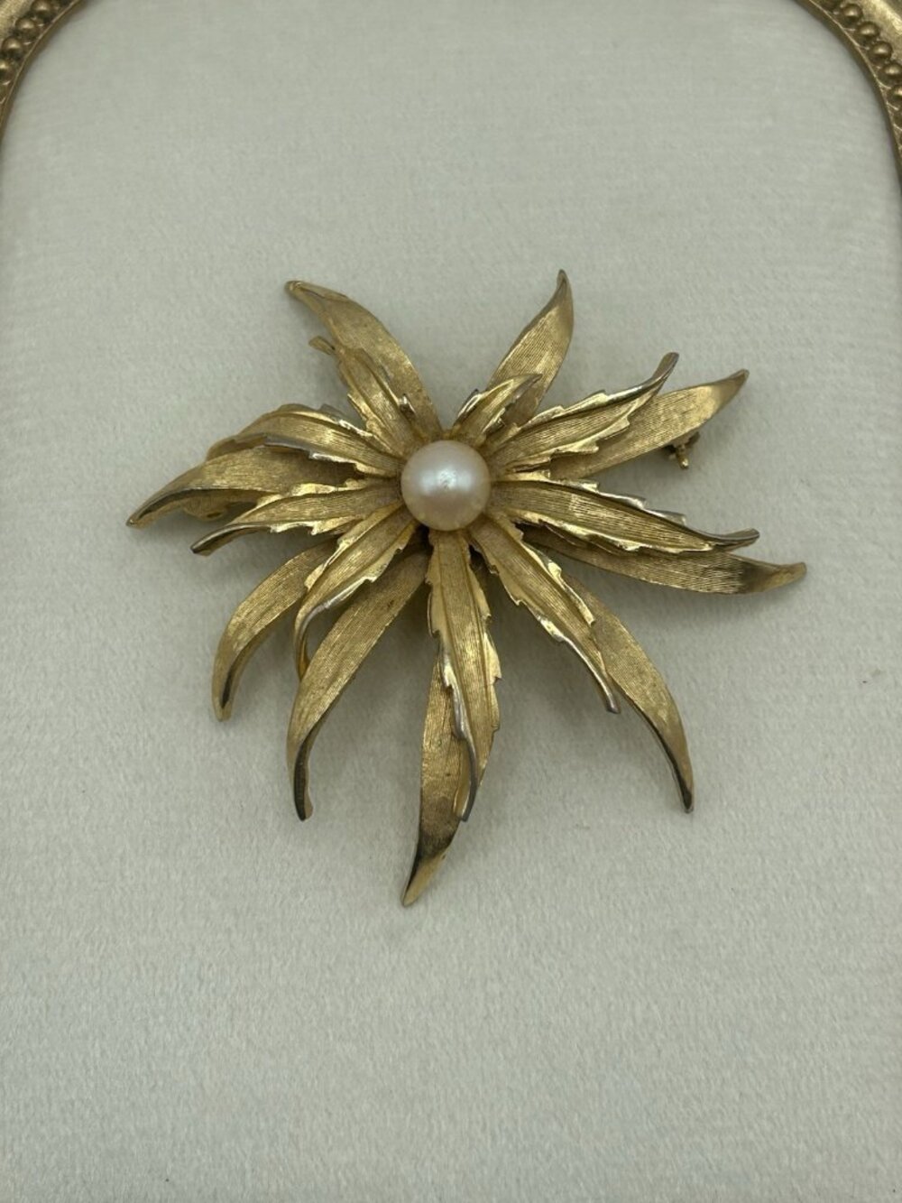 Flower Brooch Gold Tone Faux Pearl Leaves Vintage Starburst Sun Sunburst Star